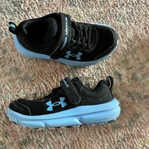 Under Armour Kids Black and Blue Shoes size 12